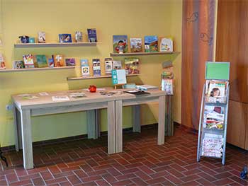 buechertisch emk neuschoo